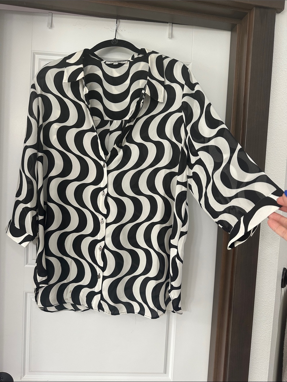 Rose & Olive Black and White Wave Button-Down Shirt